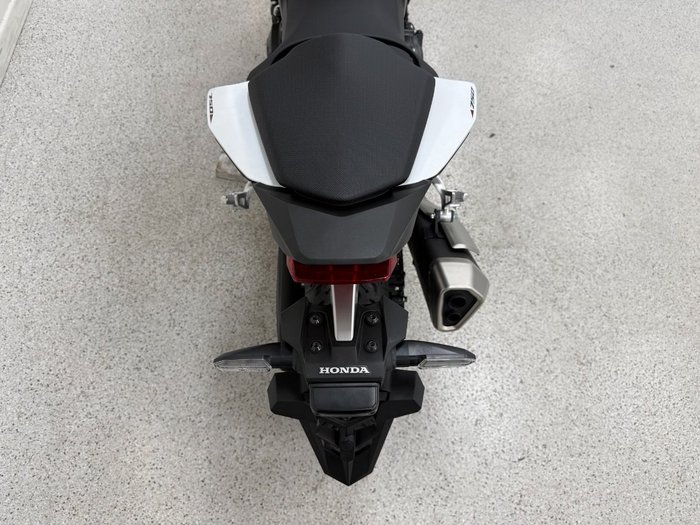 2025 Honda CB750 (HORNET) White