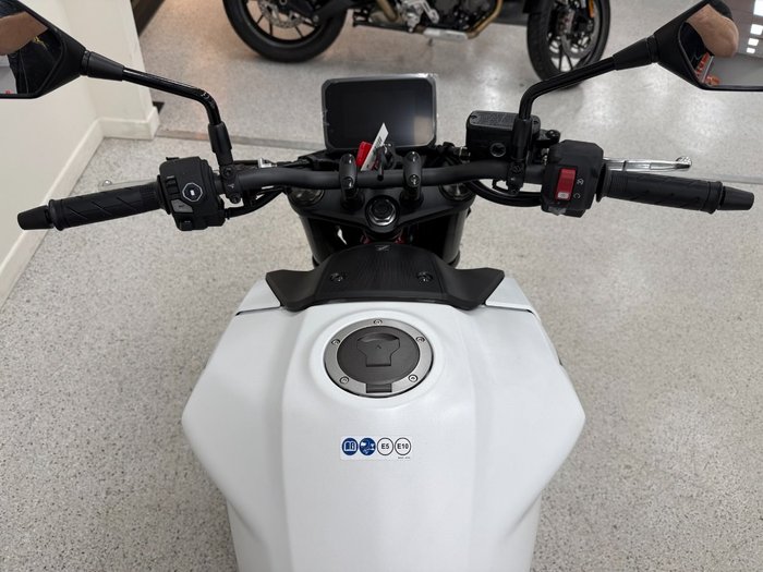 2025 Honda CB750 (HORNET) White