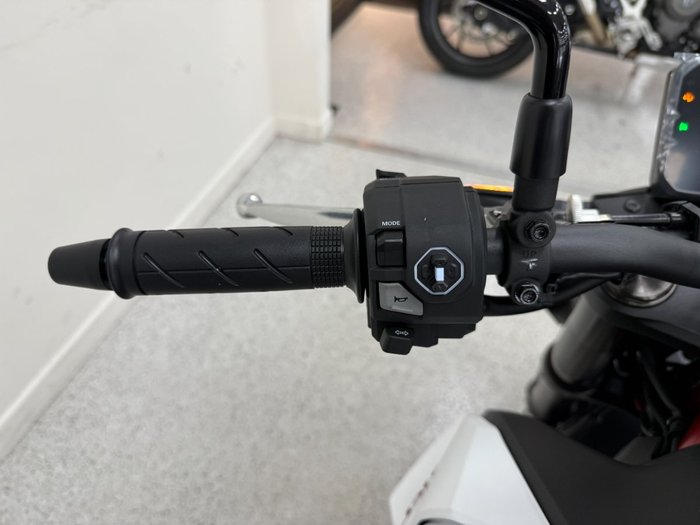 2025 Honda CB750 (HORNET) White