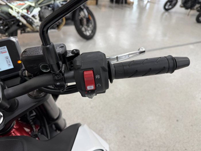 2025 Honda CB750 (HORNET) White