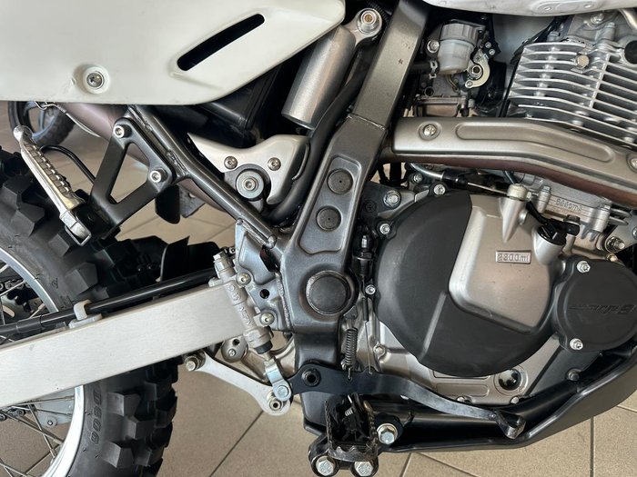 2021 Suzuki DR650SE DR White