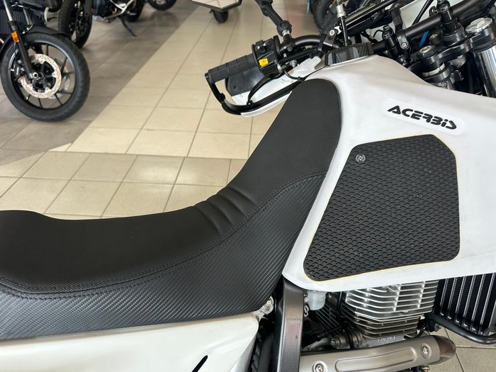 2021 Suzuki DR650SE DR White