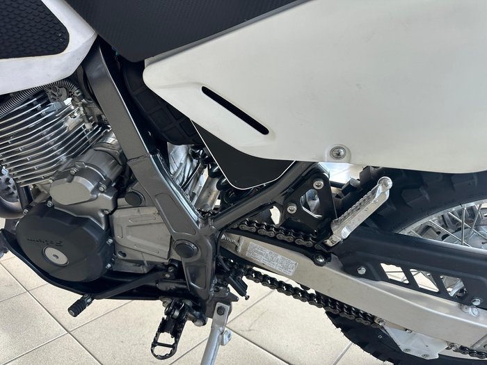 2021 Suzuki DR650SE DR White