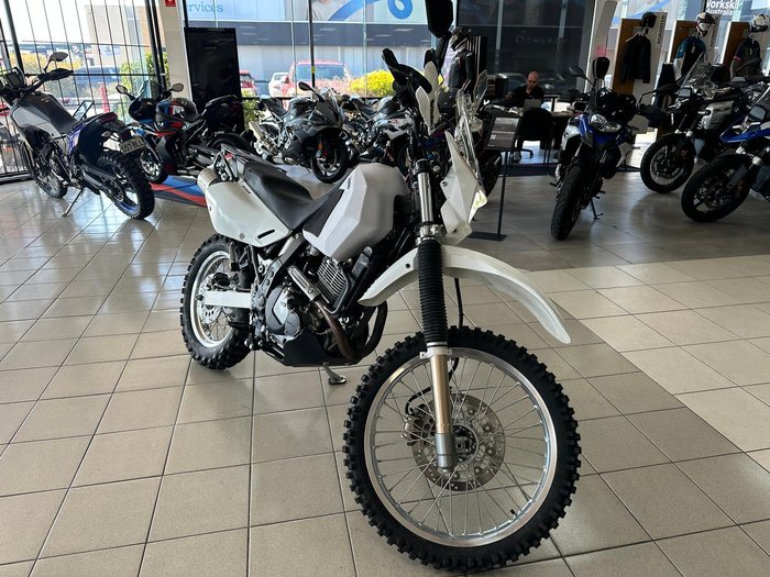 2021 Suzuki DR650SE DR White