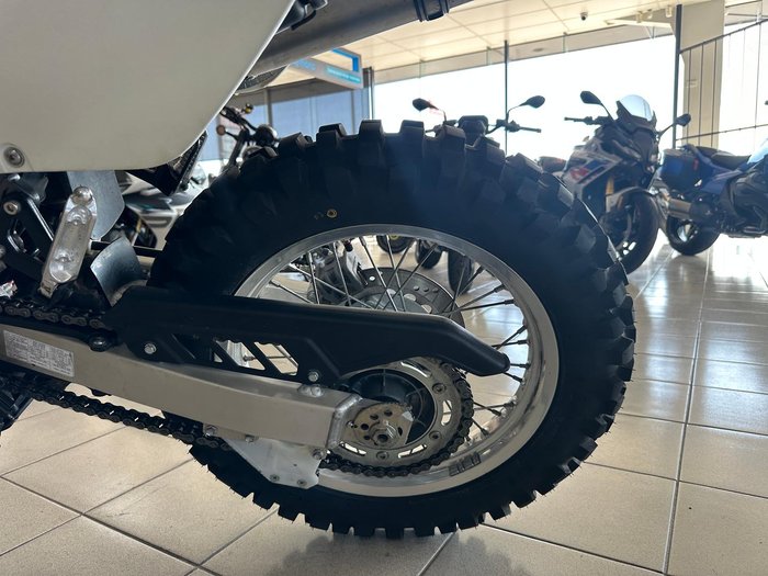 2021 Suzuki DR650SE DR White