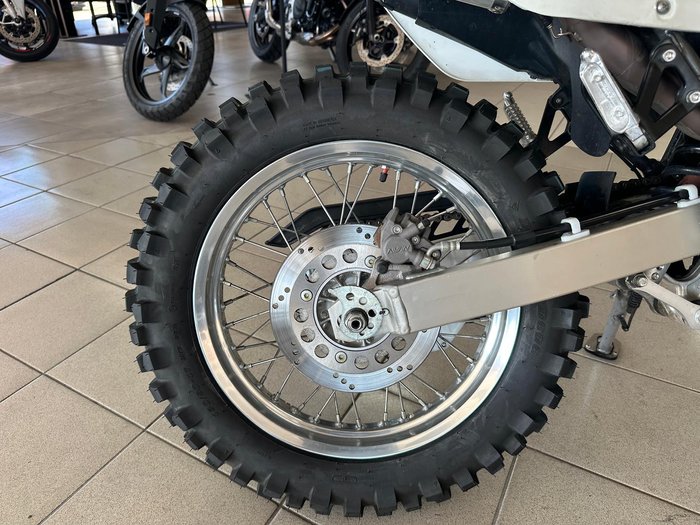 2021 Suzuki DR650SE DR White