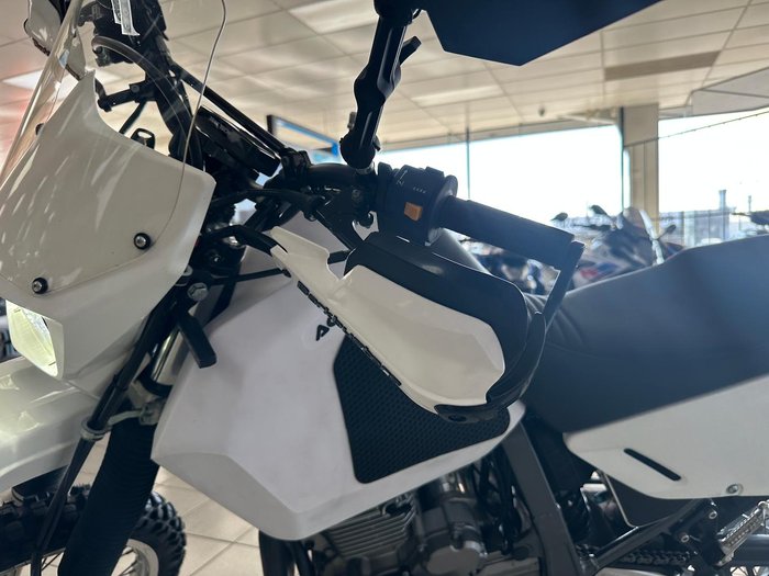 2021 Suzuki DR650SE DR White