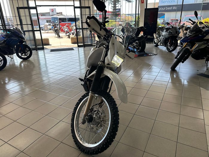 2021 Suzuki DR650SE DR White