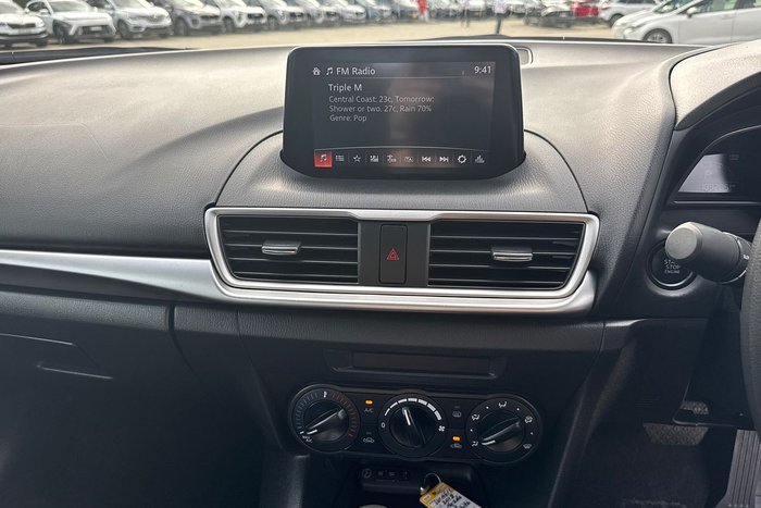 2018 Mazda 3 Neo Sport