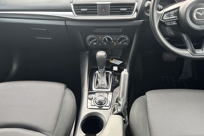 2018 Mazda 3 Neo Sport