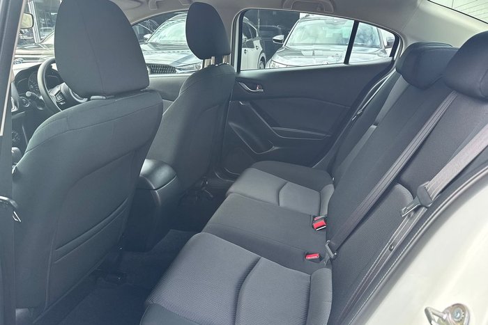 2018 Mazda 3 Neo Sport