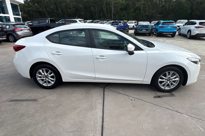 2018 Mazda 3 Neo Sport