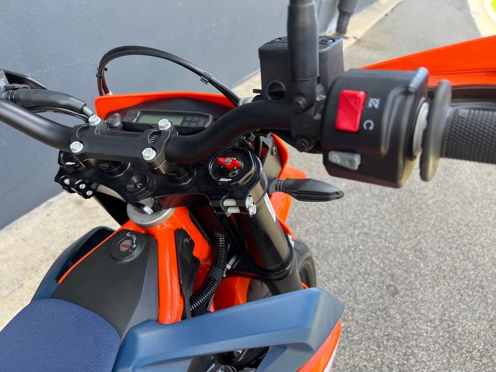 2024 KTM 690 SMC R SMC Orange