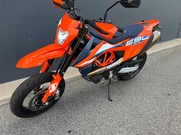2024 KTM 690 SMC R SMC Orange
