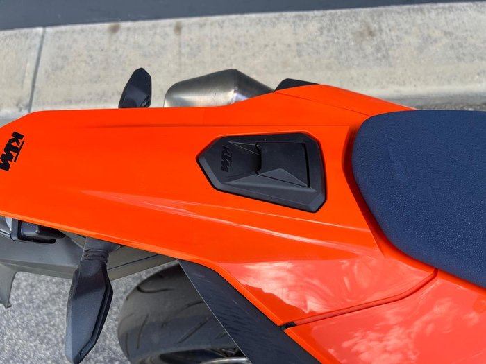 2024 KTM 690 SMC R SMC Orange