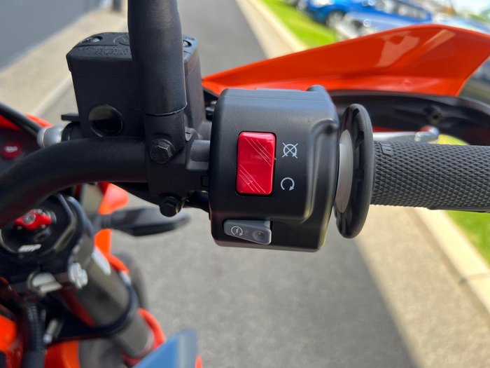 2024 KTM 690 SMC R SMC Orange