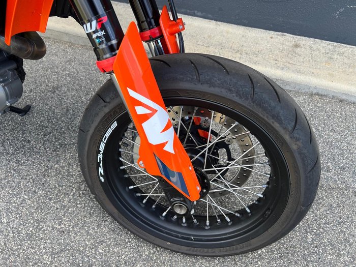 2024 KTM 690 SMC R SMC Orange