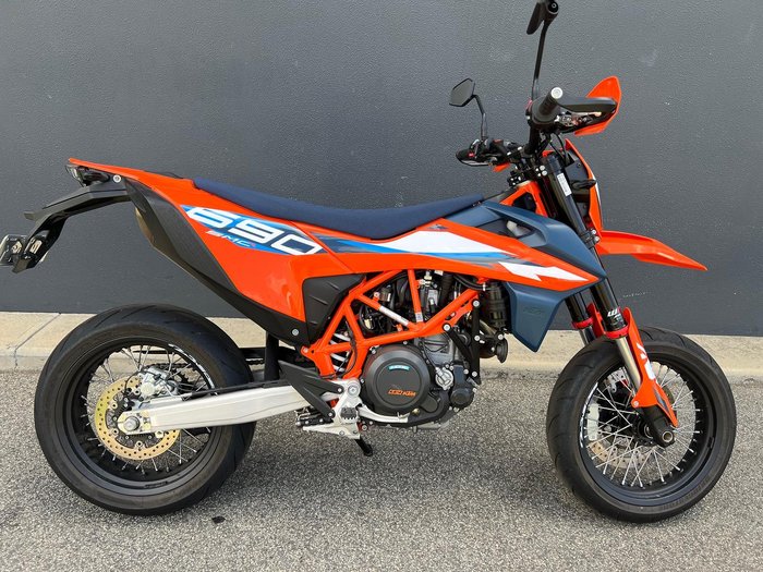 2024 KTM 690 SMC R SMC Orange