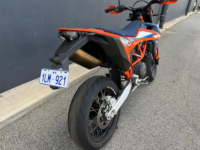 2024 KTM 690 SMC R SMC Orange