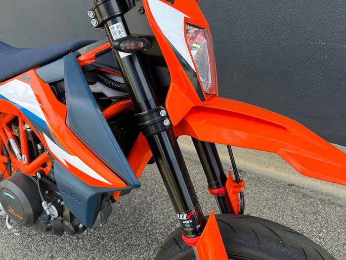 2024 KTM 690 SMC R SMC Orange