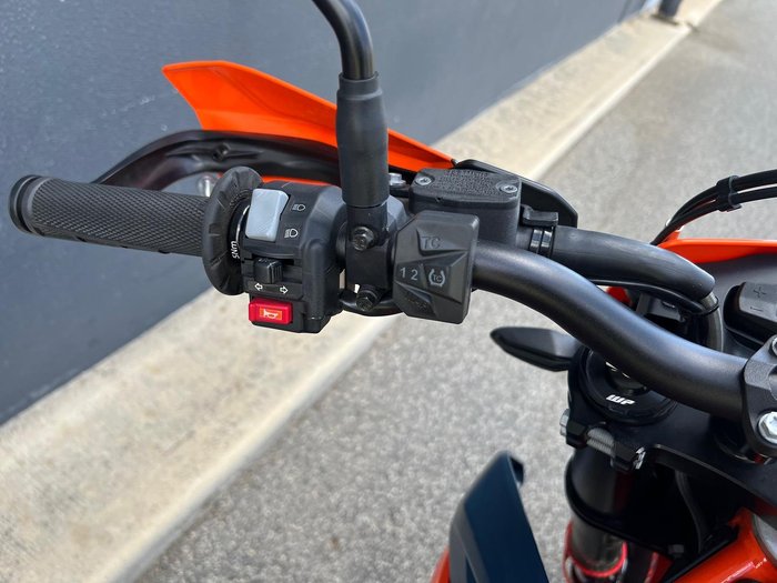 2024 KTM 690 SMC R SMC Orange