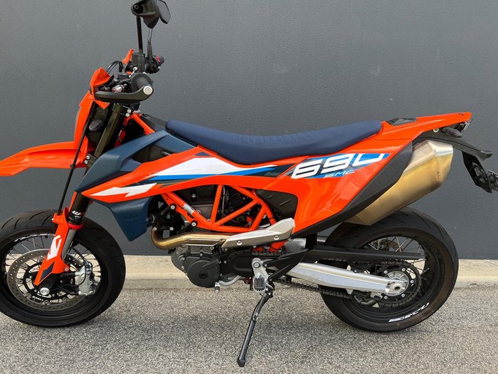2024 KTM 690 SMC R SMC Orange