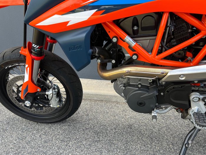2024 KTM 690 SMC R SMC Orange