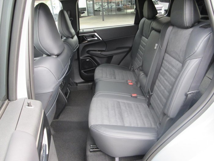 2026 Mitsubishi Outlander LS