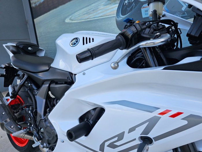 2023 Yamaha YZF-R7LA White