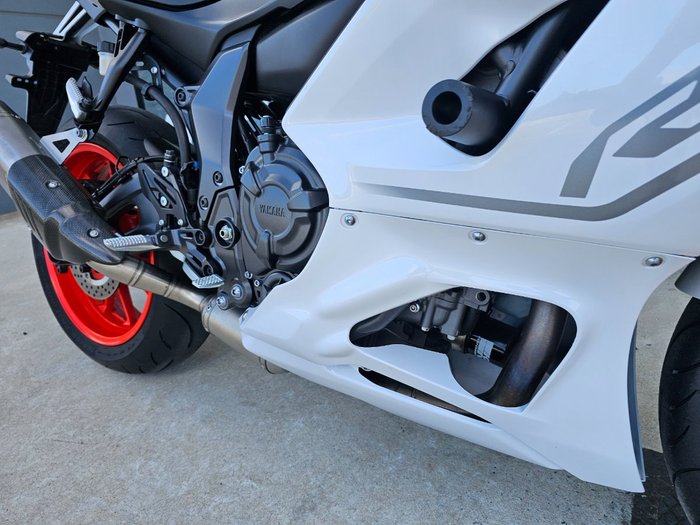2023 Yamaha YZF-R7LA White