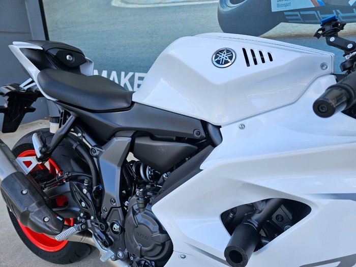 2023 Yamaha YZF-R7LA White