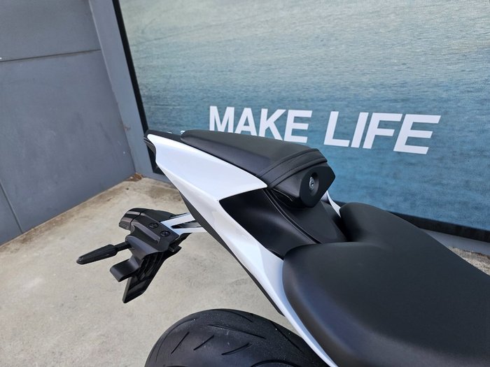 2023 Yamaha YZF-R7LA White