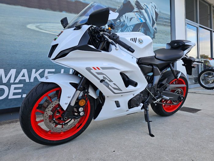 2023 Yamaha YZF-R7LA White