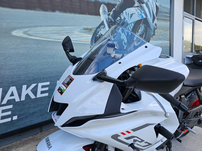 2023 Yamaha YZF-R7LA White