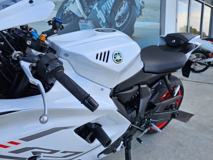2023 Yamaha YZF-R7LA White