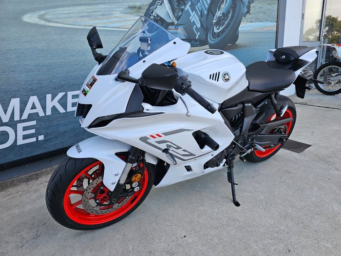 2023 Yamaha YZF-R7LA White