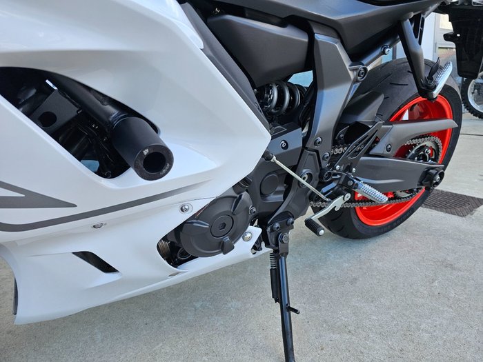 2023 Yamaha YZF-R7LA White