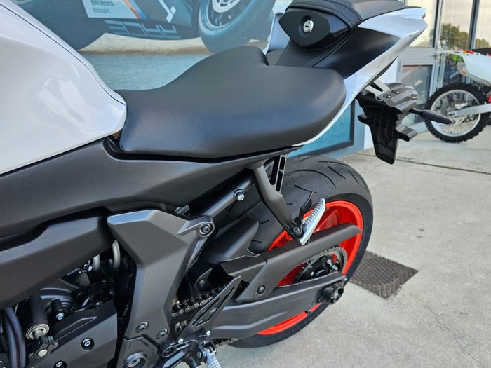 2023 Yamaha YZF-R7LA White