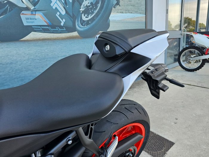 2023 Yamaha YZF-R7LA White