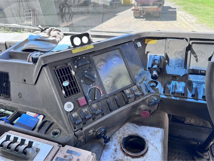 1998 Volvo Fl7