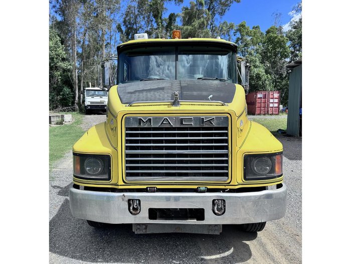 2005 Mack Metro Ml
