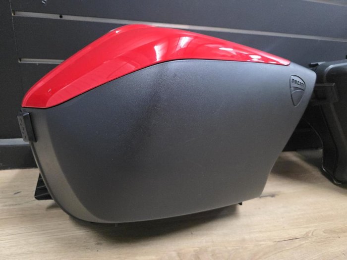 2013 DUCATI MULTISTRADA S TOURING Red