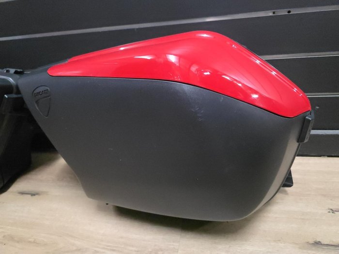 2013 DUCATI MULTISTRADA S TOURING Red