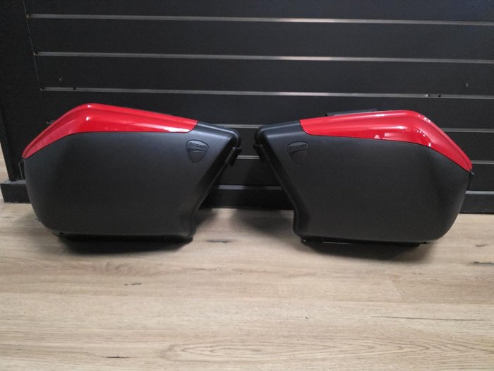 2013 DUCATI MULTISTRADA S TOURING Red