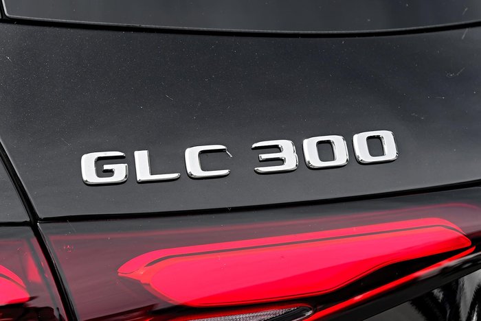 2025 Mercedes-Benz GLC-Class GLC300