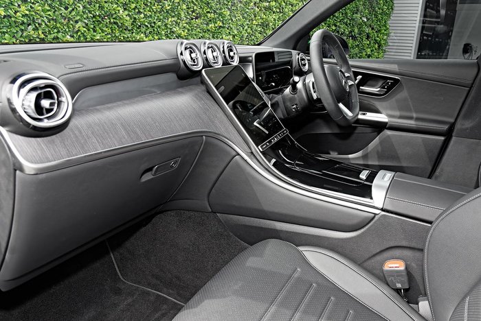 2025 Mercedes-Benz GLC-Class GLC300