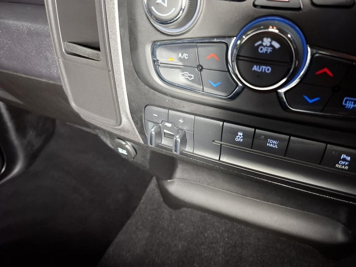 2022 RAM 1500 Express RamBox DS MY22 4X4 Dual Range Flame Red