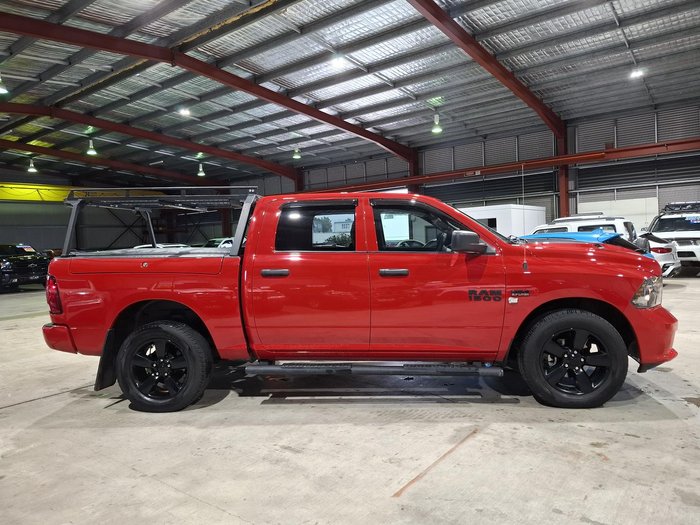 2022 RAM 1500 Express RamBox DS MY22 4X4 Dual Range Flame Red