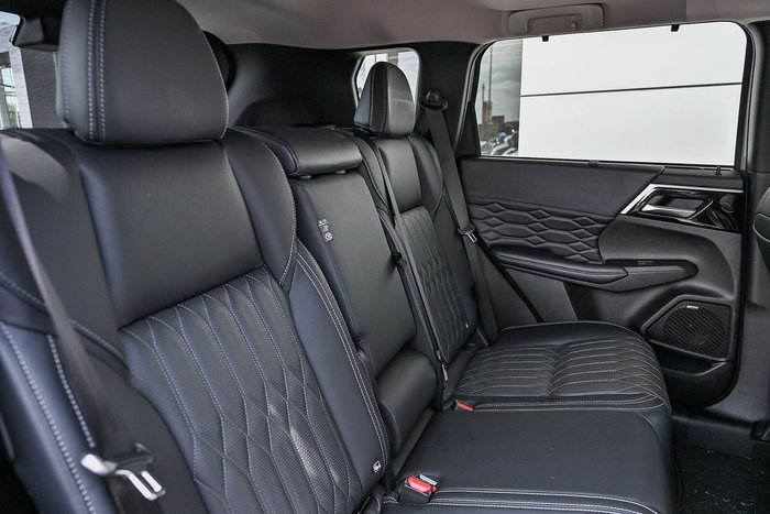 2025 Mitsubishi Outlander Exceed