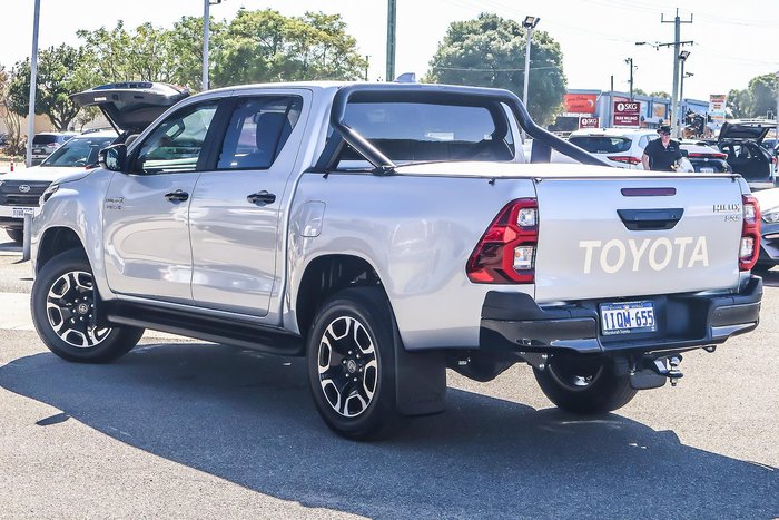 2025 Toyota Hilux SR5 48V